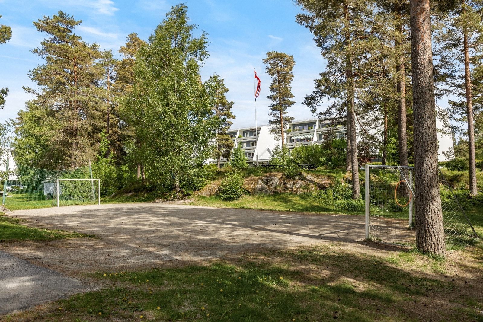 Sameiet egen fotballbane | Kort gangavstand til Vevelstadåsen skole og barnehage Galleribilde