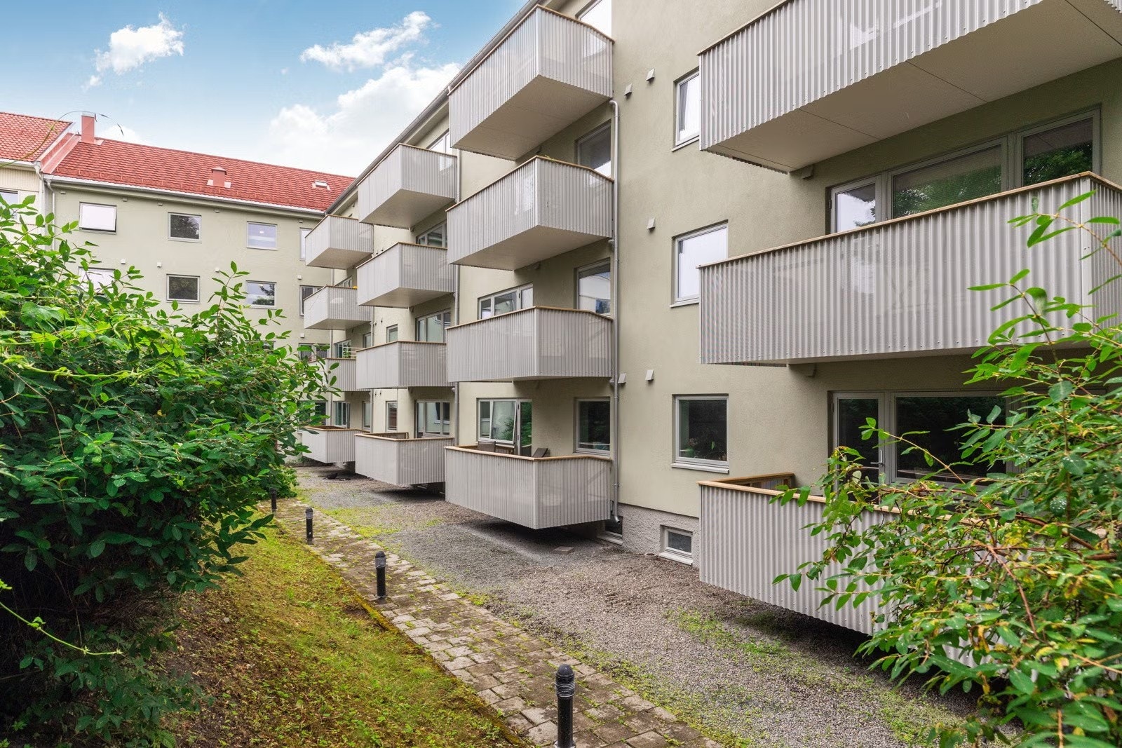 Det er nylig etterisolert, satt inn nye vinduer og balkongdører. Galleribilde