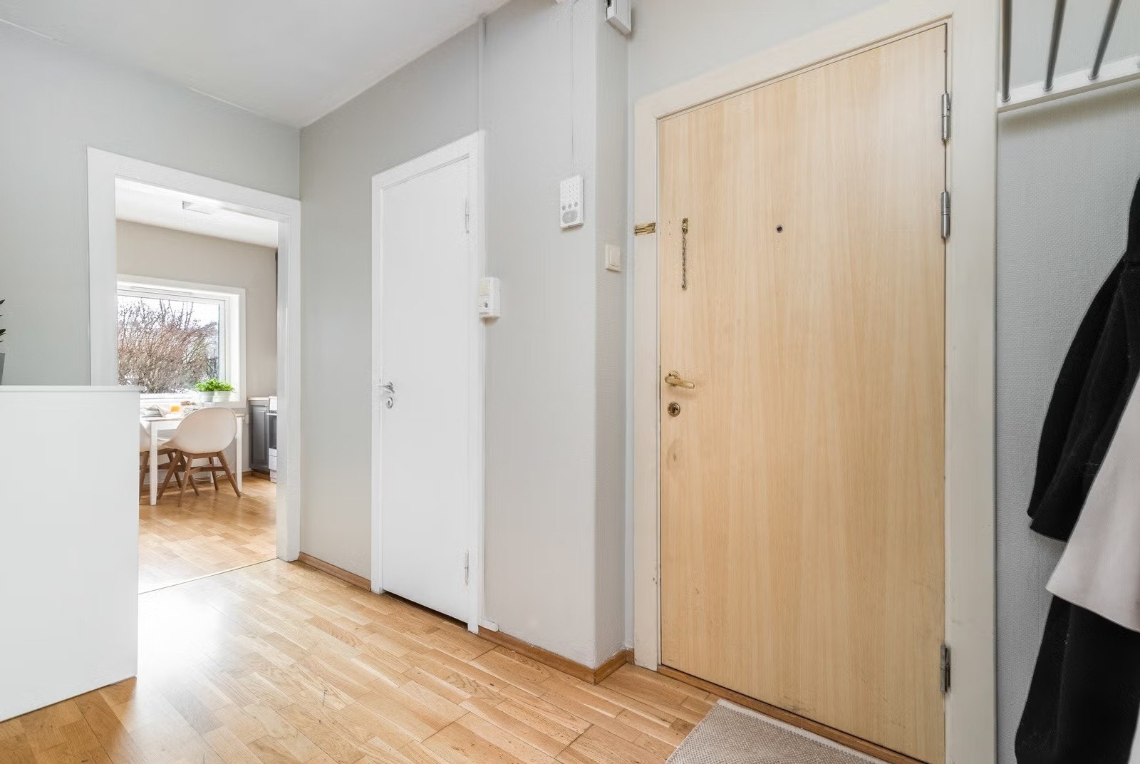 Leiligheten har godt med lagringsplass i 2 boder, en i kjeller og en på loft. Galleribilde