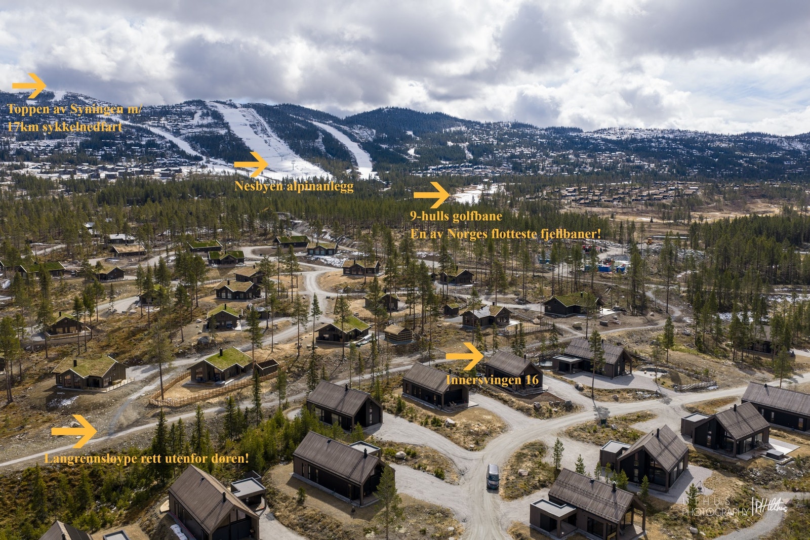 Med langrennsløyper og turstier som nærmeste nabo og skibakken med ski in, er hytten perfekt plassert i et attraktivt område Galleribilde