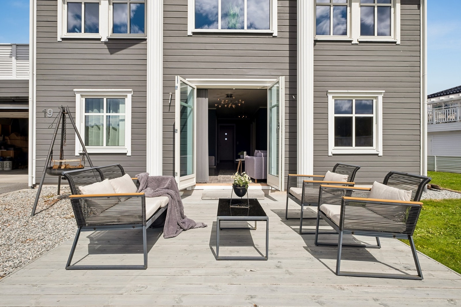 En hyggelig uteplass vendt mot sør med gode solforhold. Galleribilde