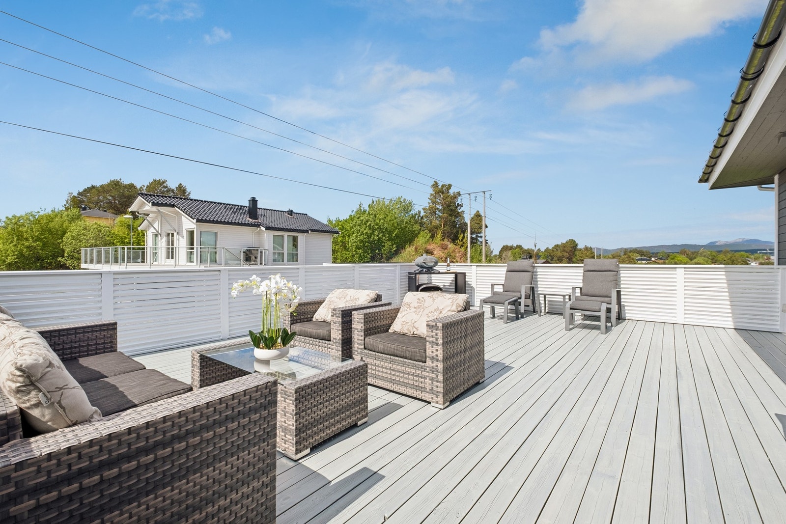 Det er god plass til å møblere med loungegruppe og grill om ønsket. Galleribilde