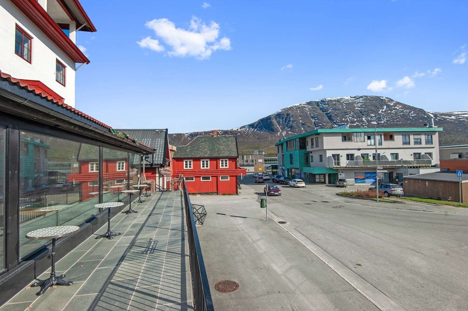 Det er også gåavstand eller skibuss fra sentrum til skiheiser og oppkjørte skiløyper, så her kan du la bilen stå eller reise kollektivt til "hytta" Galleribilde