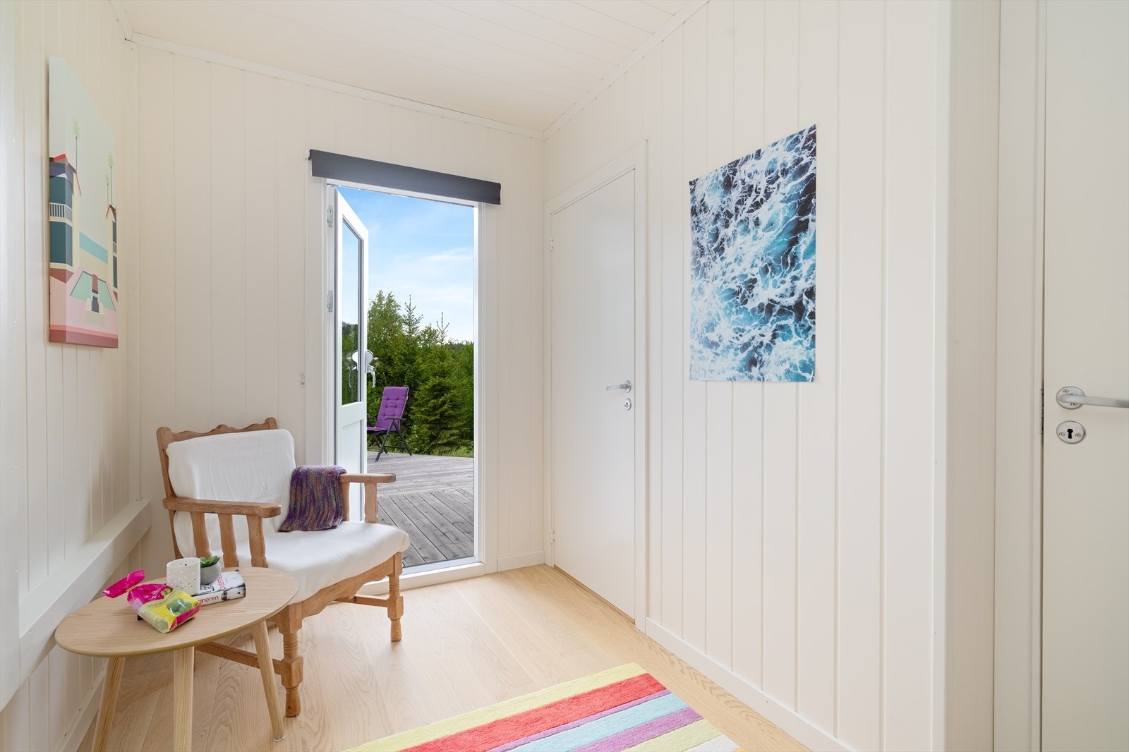 Fra gangen er det direkte utgang til terrassen. Galleribilde