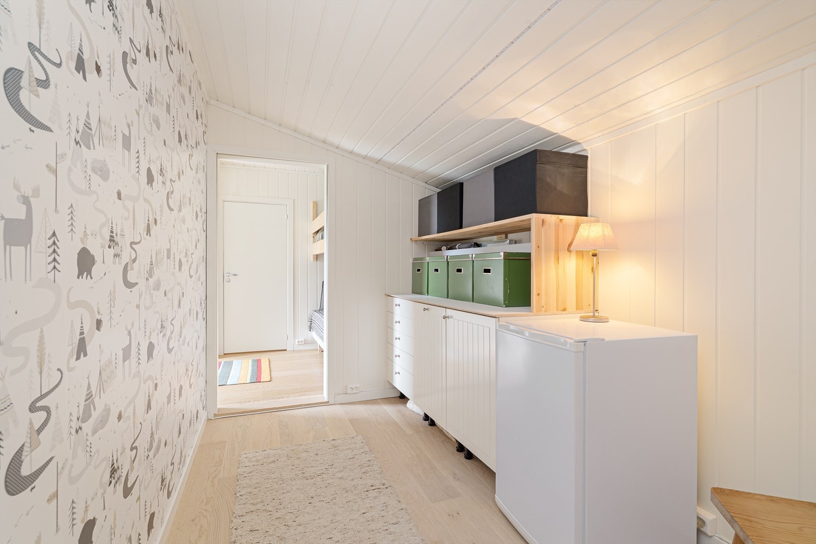 Innredet rom med god plass til oppbevaring. Galleribilde