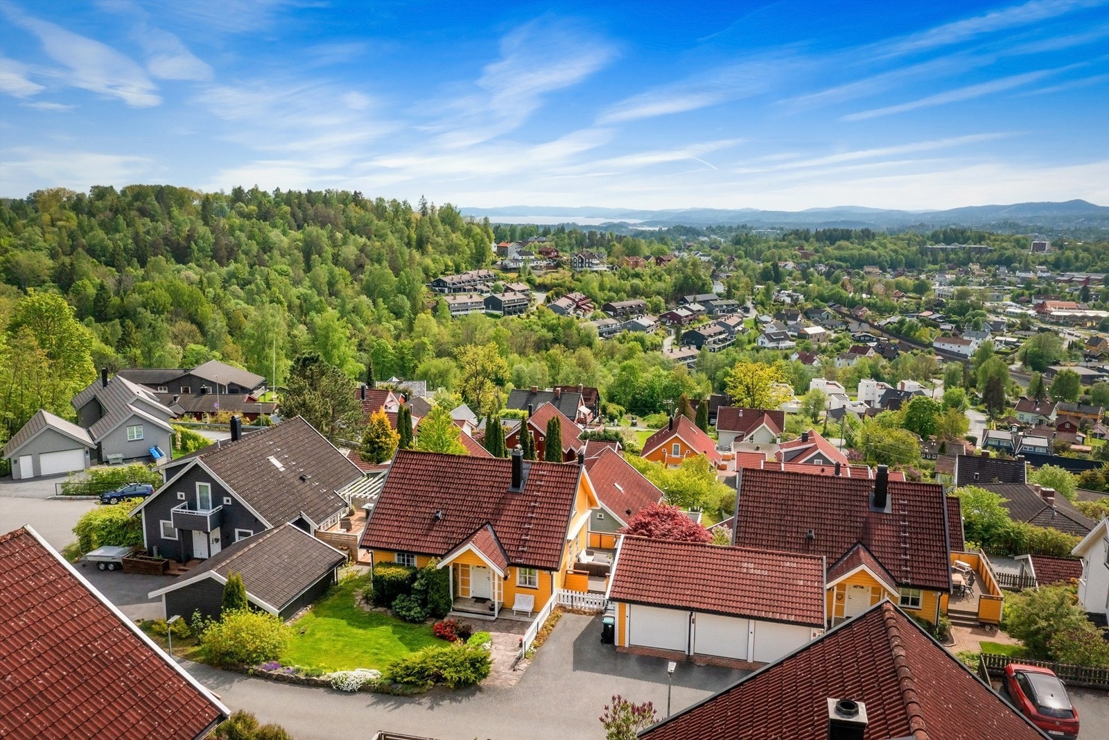 Fra boligen ser man utover Kolsås og Bærum. Galleribilde