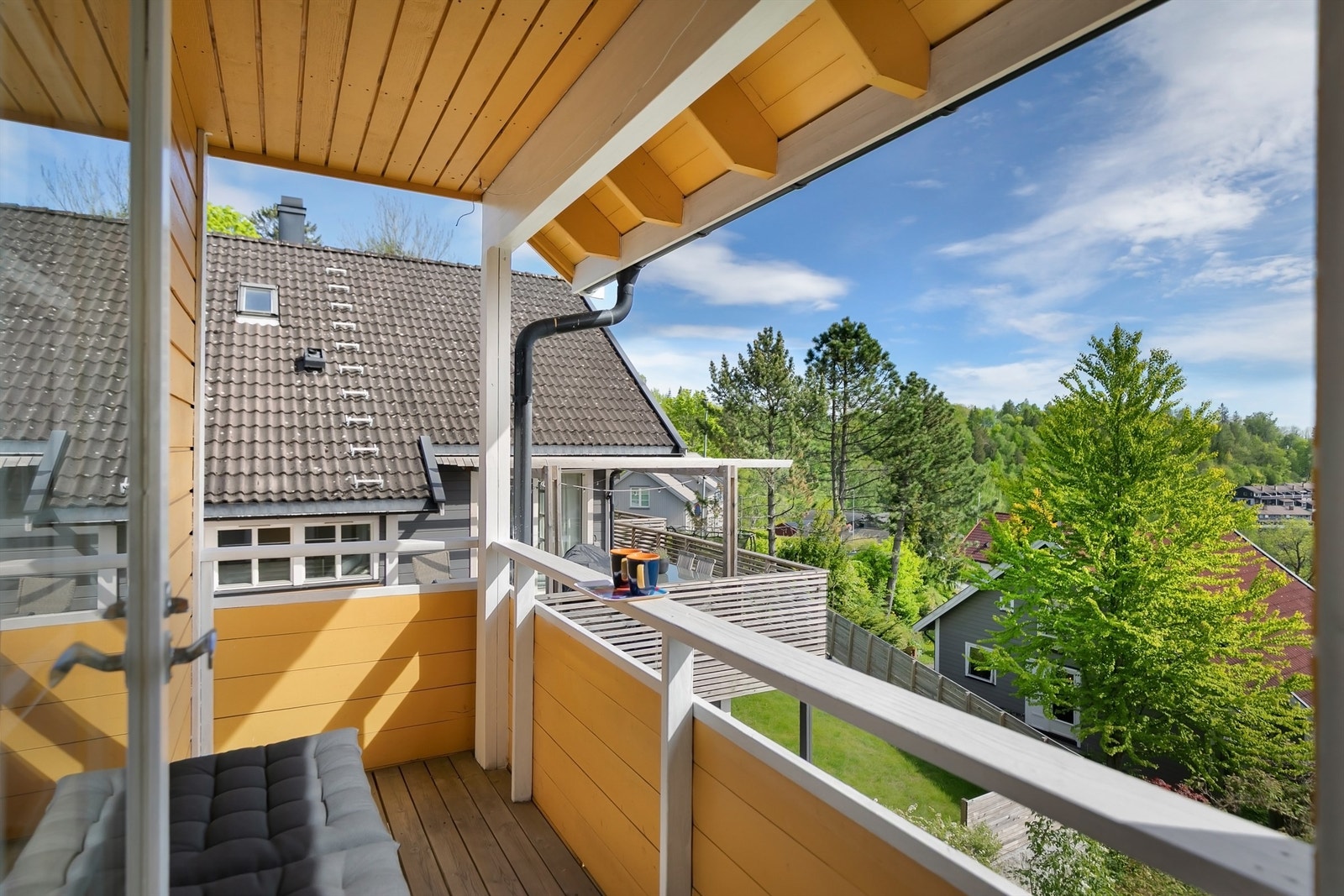 Fra spisestuen er det utgang til en balkong. Galleribilde