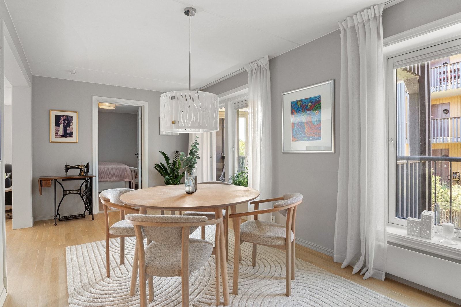 Her er det plass til spisebord som rommer hele familien. Galleribilde