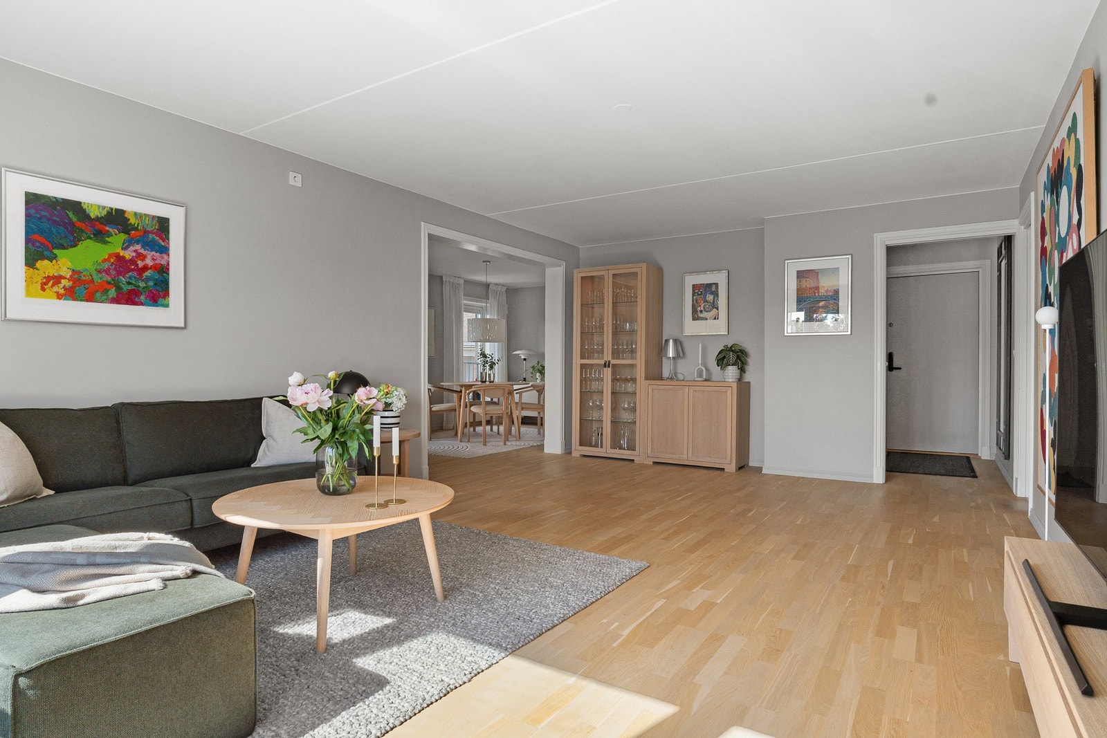 Ytterligere plass til vinskap, garderobe, skrivebord etc. Galleribilde