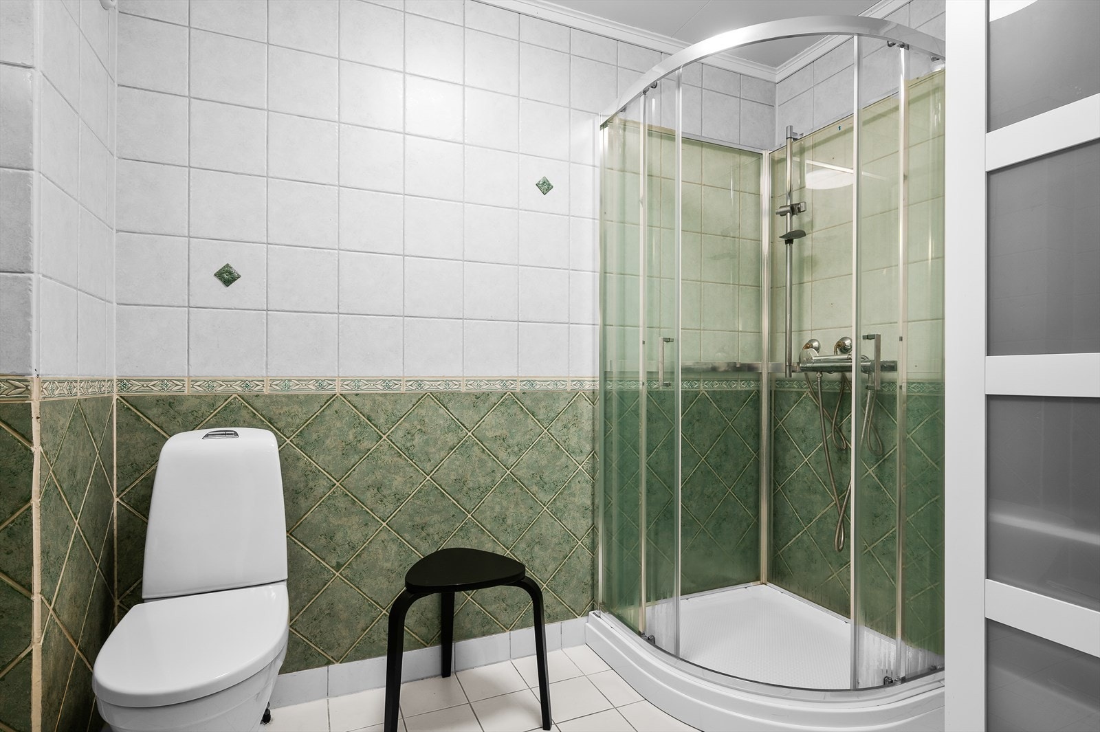 Nytt dusjkabinett i 2023 og wc i 2025 Galleribilde