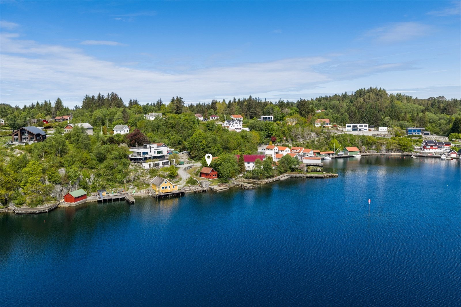 Eiendommen har ca. 21 m sjølinje Galleribilde
