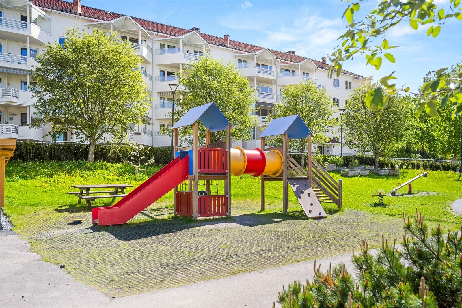 Oppsal Borettslag har flere lekeplasser og er kjent som et barnevennlig område. Galleribilde