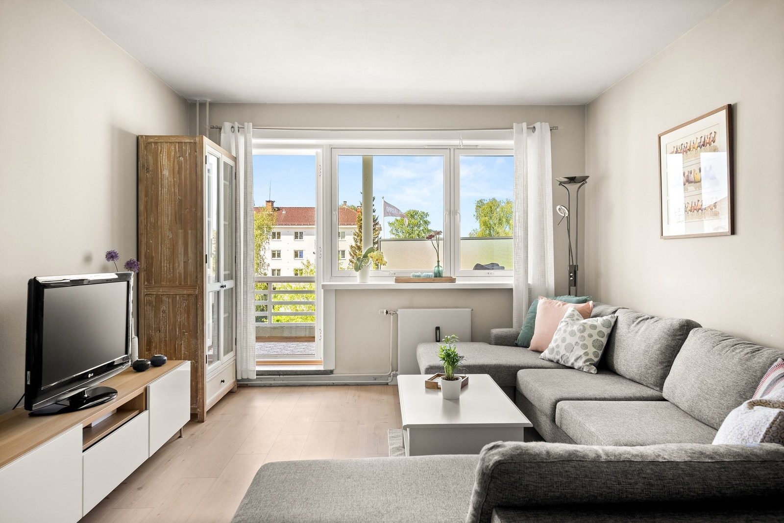 Balkongdør og vinduer er fra 2019. Galleribilde