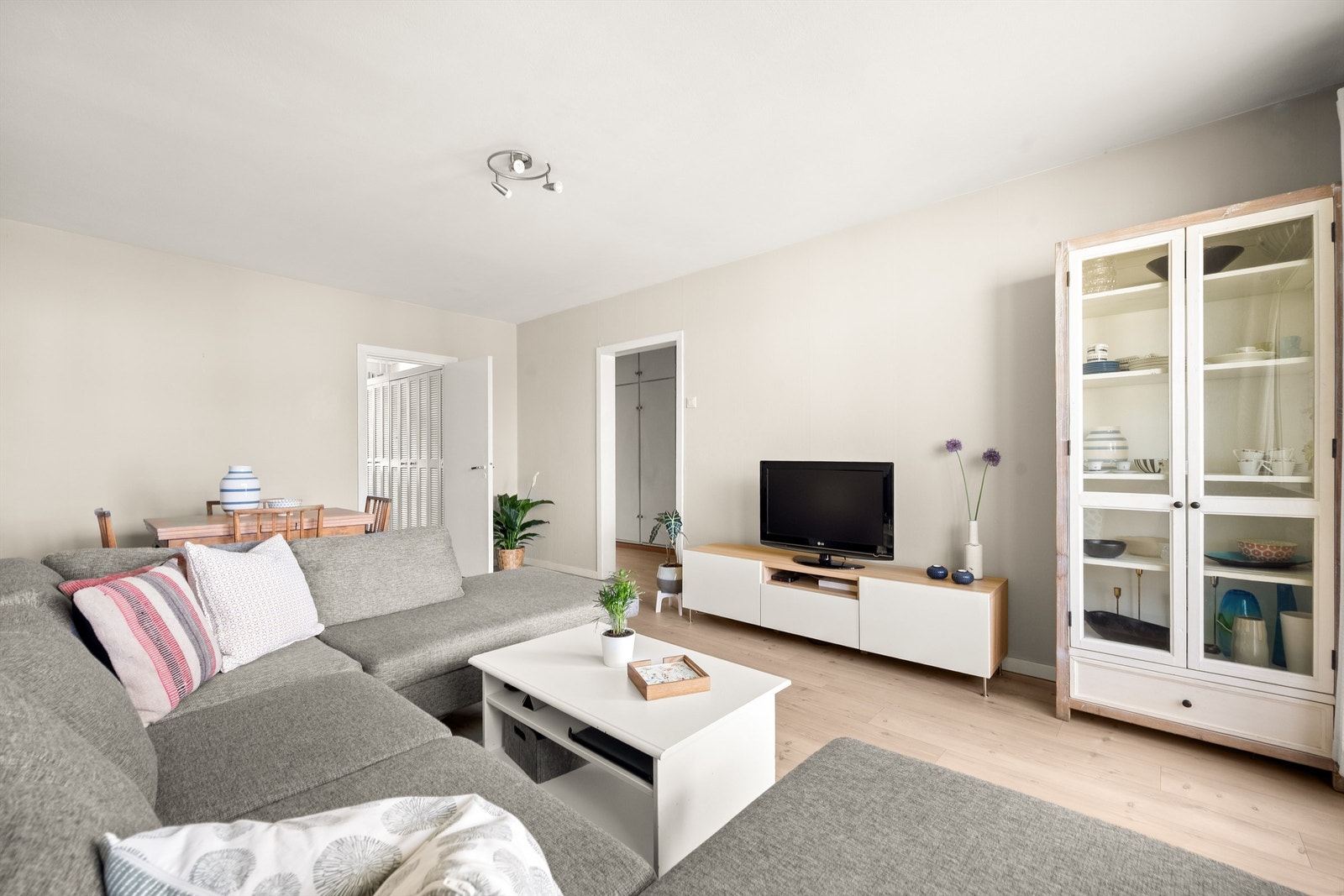 TV/internett og oppvarming via radiatorer er inkludert i felleskostnadene. Galleribilde