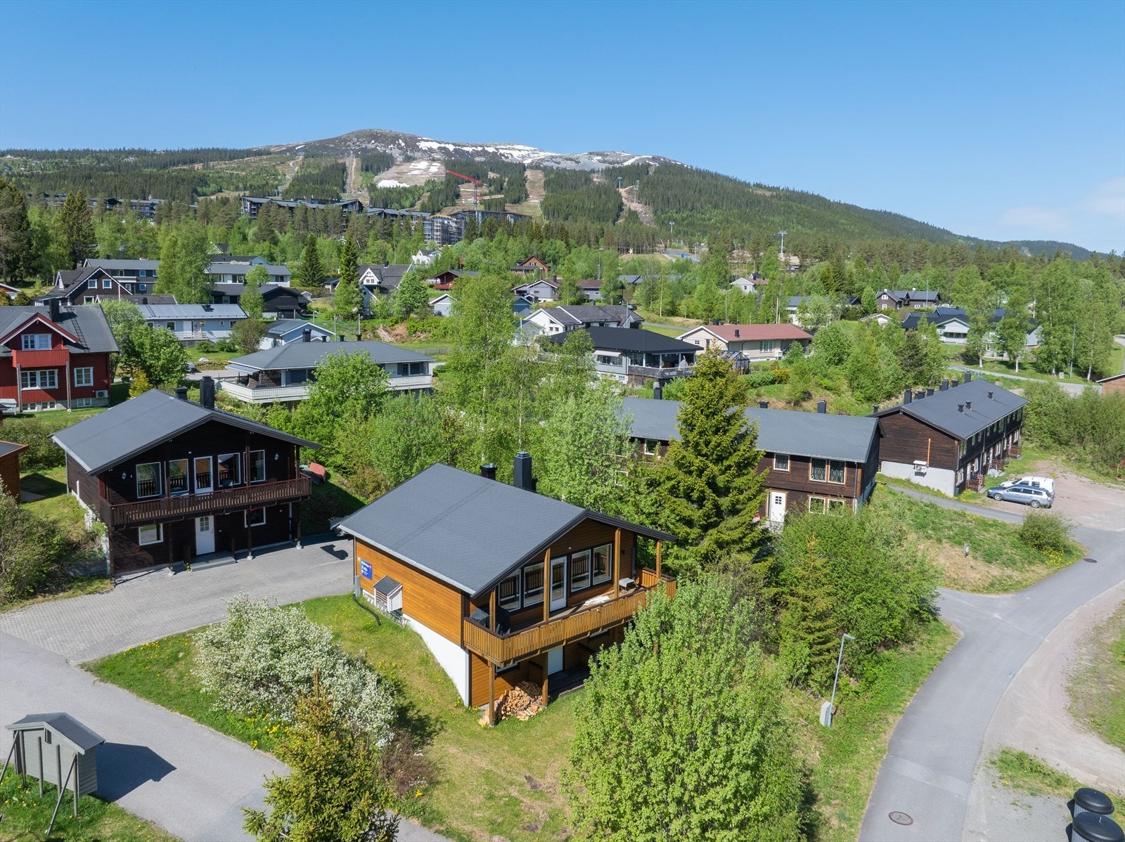 Her bor du med umiddelbar nærhet til Trysilfjellet - med et fantastisk sykkeltilbud, gofbane og høydepark. Galleribilde