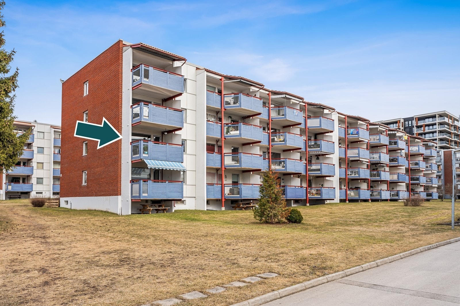 Leiligheten ligger i et svært populært og sentralt boligområde på Hamar vest, Ca. 2,5 km fra sentrum. Galleribilde