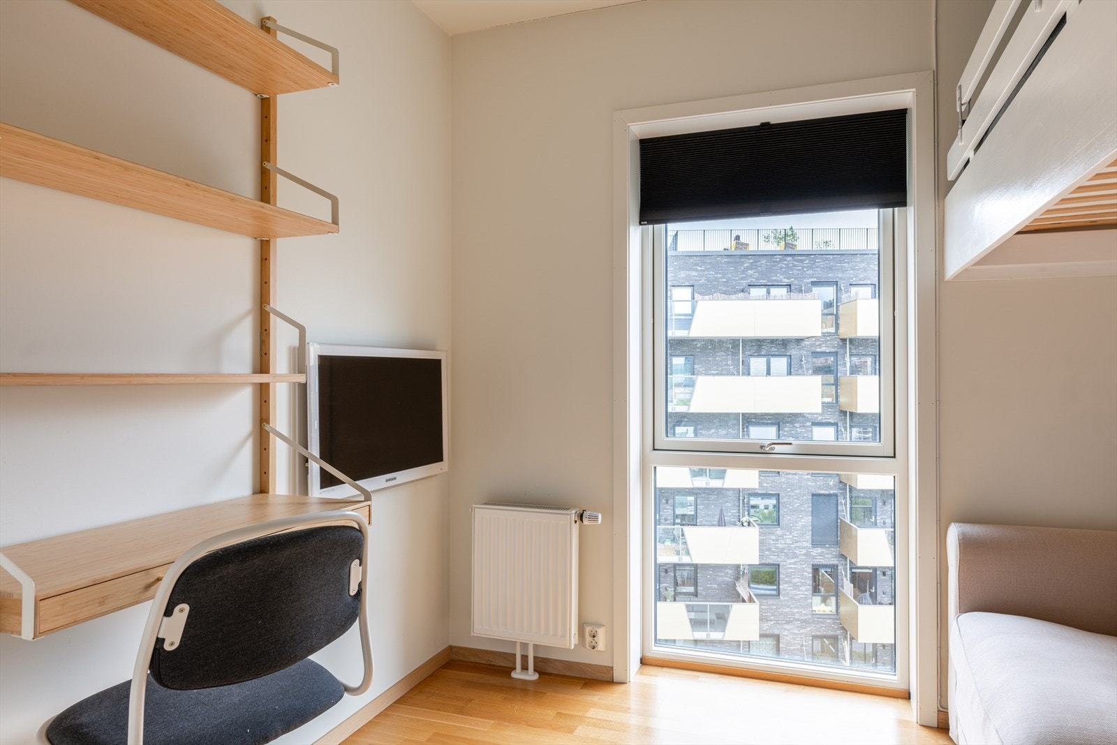 Vinduene i leiligheten har 3-lags glass fra byggeår 2019. Galleribilde