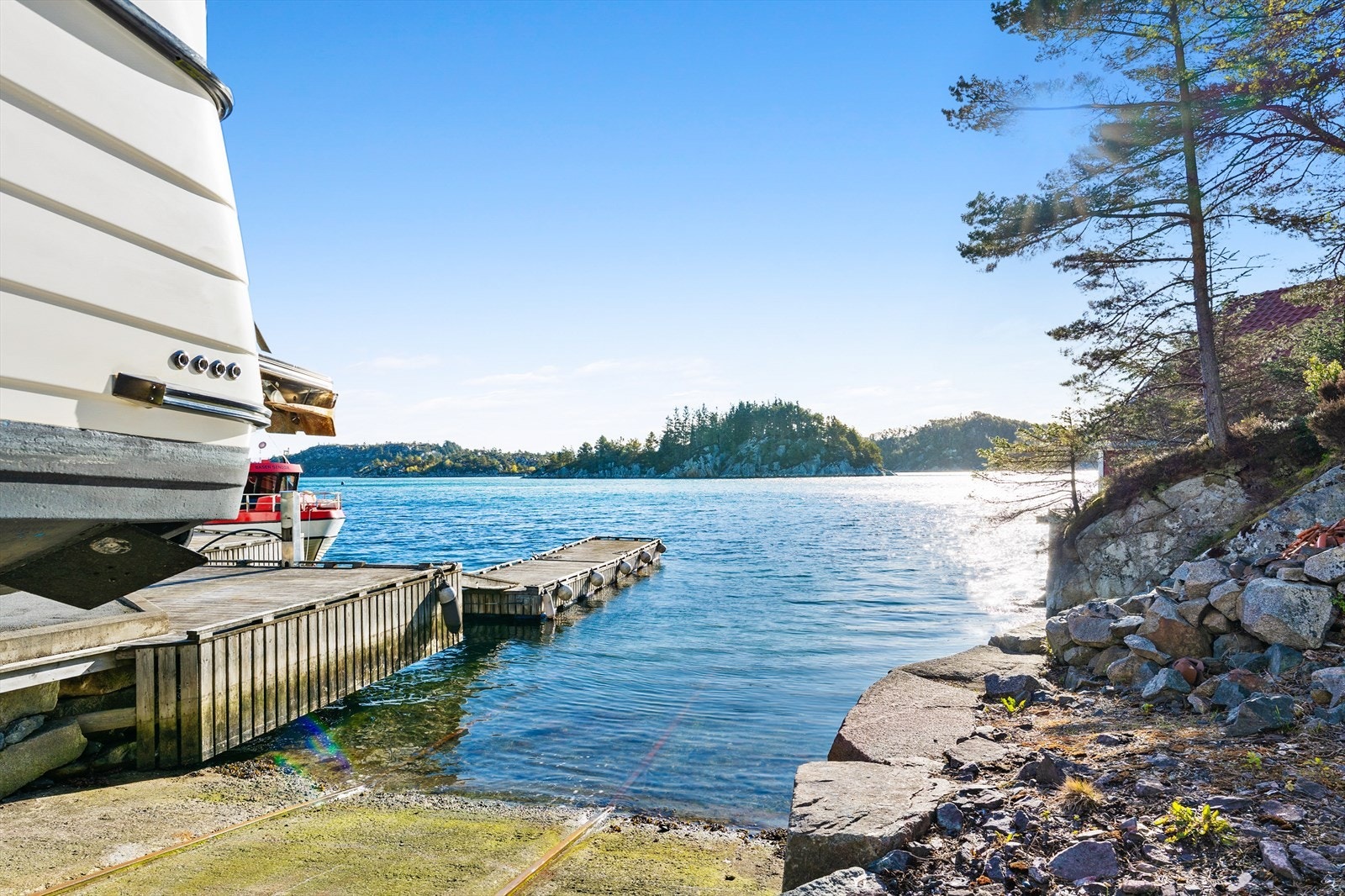 Med egen sjølinje ligger alt til rette for båtliv, fiske og rekreasjon. Galleribilde