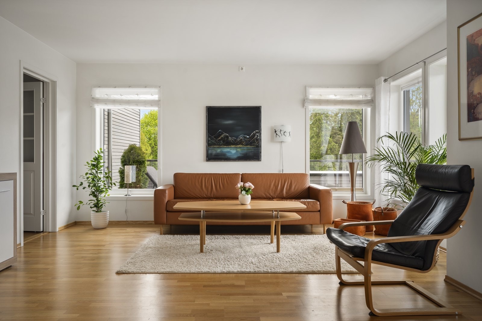 Gjennomgående parkett på gulv i alle oppholdsrom. Galleribilde