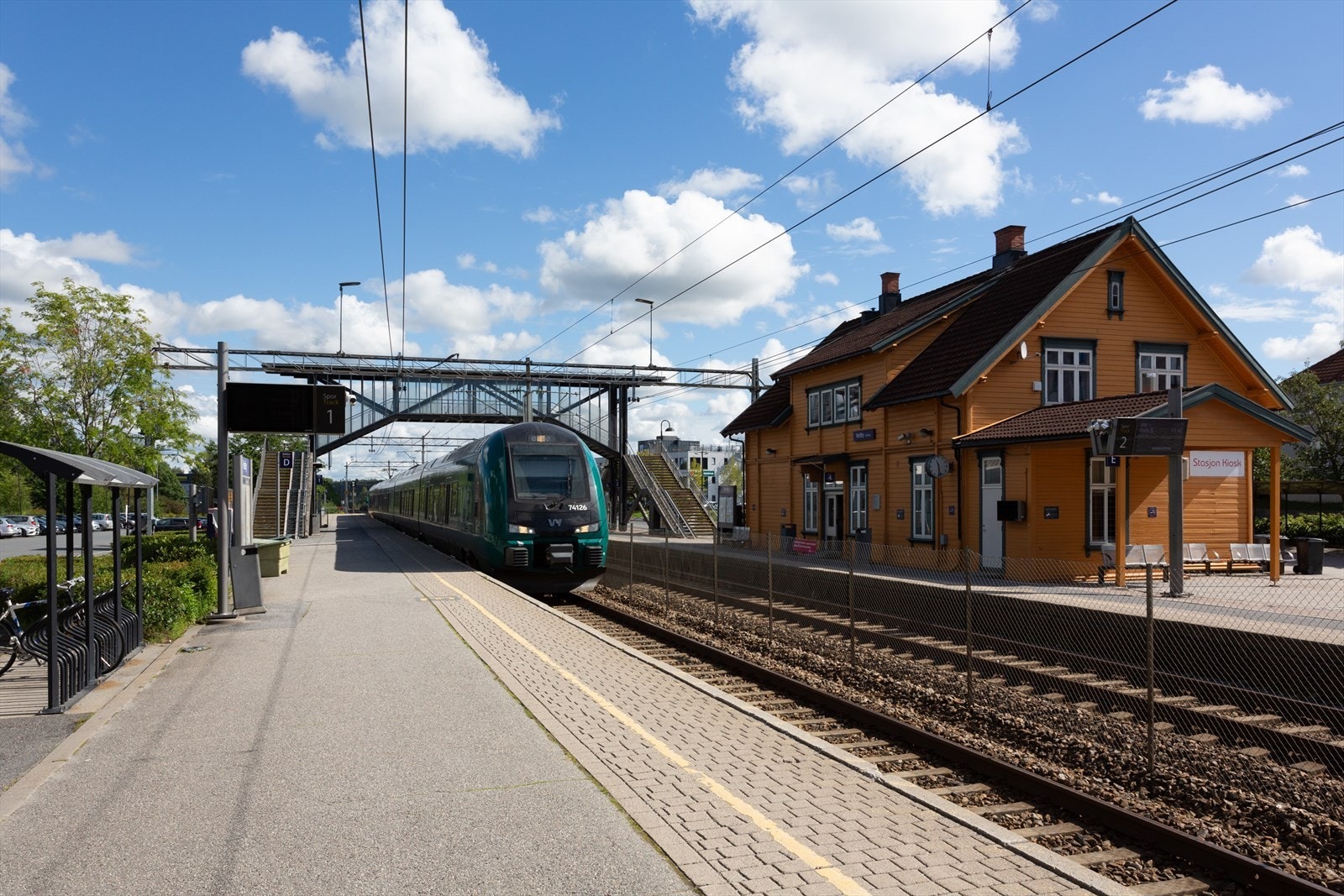 Vestby stasjon - Follobanen tar deg til Oslo S på kun ca. 23 min. Galleribilde