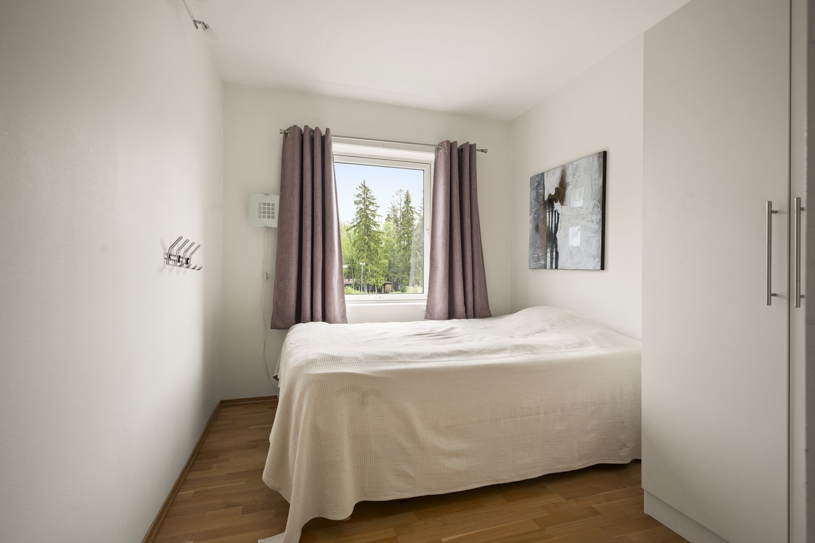 Soverom nr. 1. Plass til seng og garderobeløsning. Galleribilde