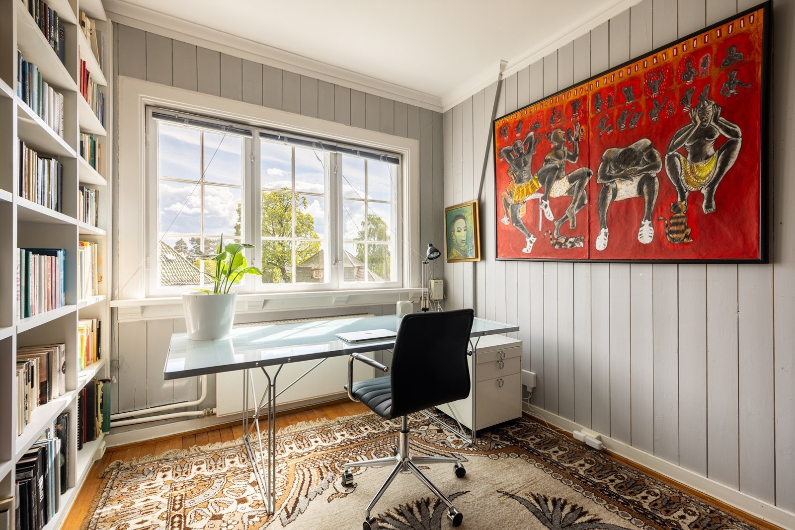 Soverommene har plass til seng, garderobe og annet soveromsmøblement. Galleribilde
