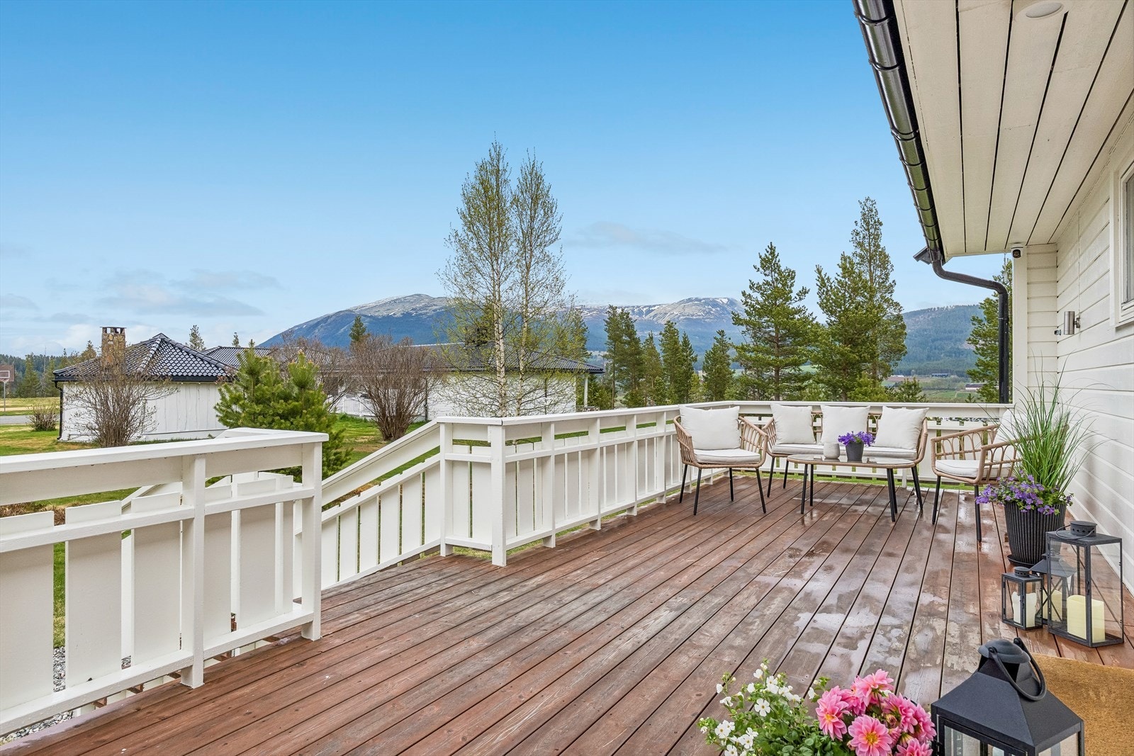 Terrassen ved inngangspartiet har flott utsikt! Galleribilde