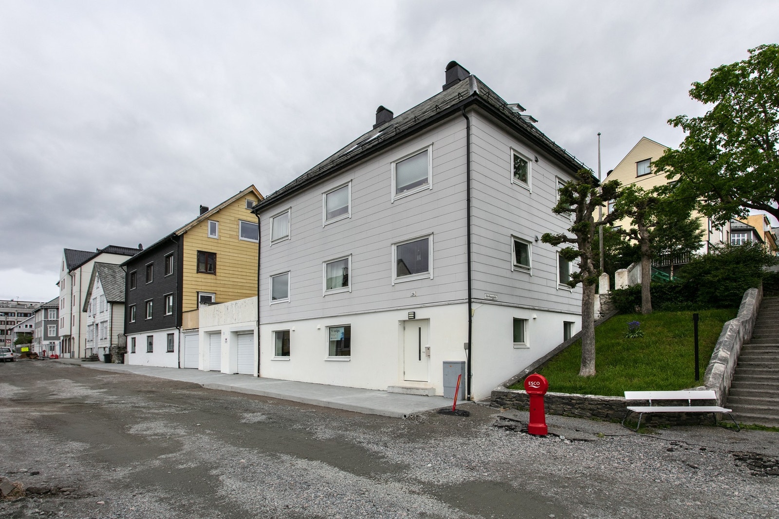 Møremegling ved Nils Arne Riise, Eiendomsmegler MNEF, har gleden av å presentere Øvre Strandgate 26 Galleribilde
