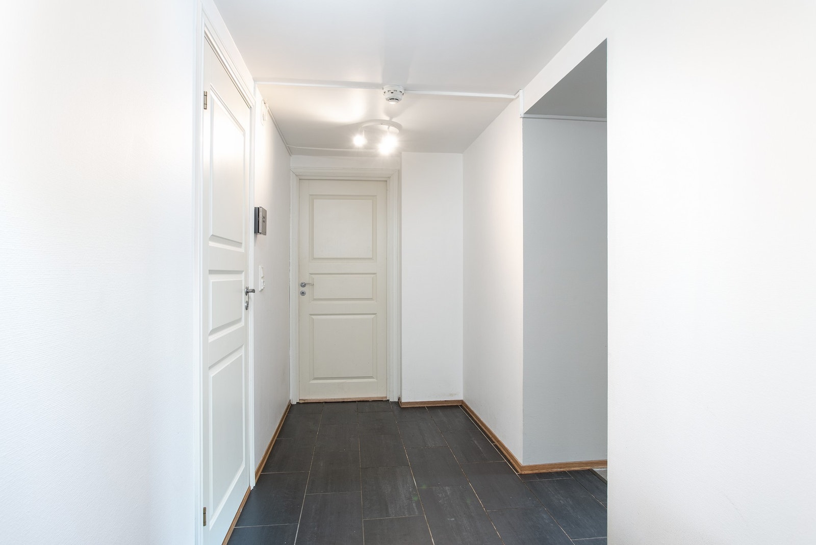 gang fra stuen til bad, soverom 2 og bod Galleribilde