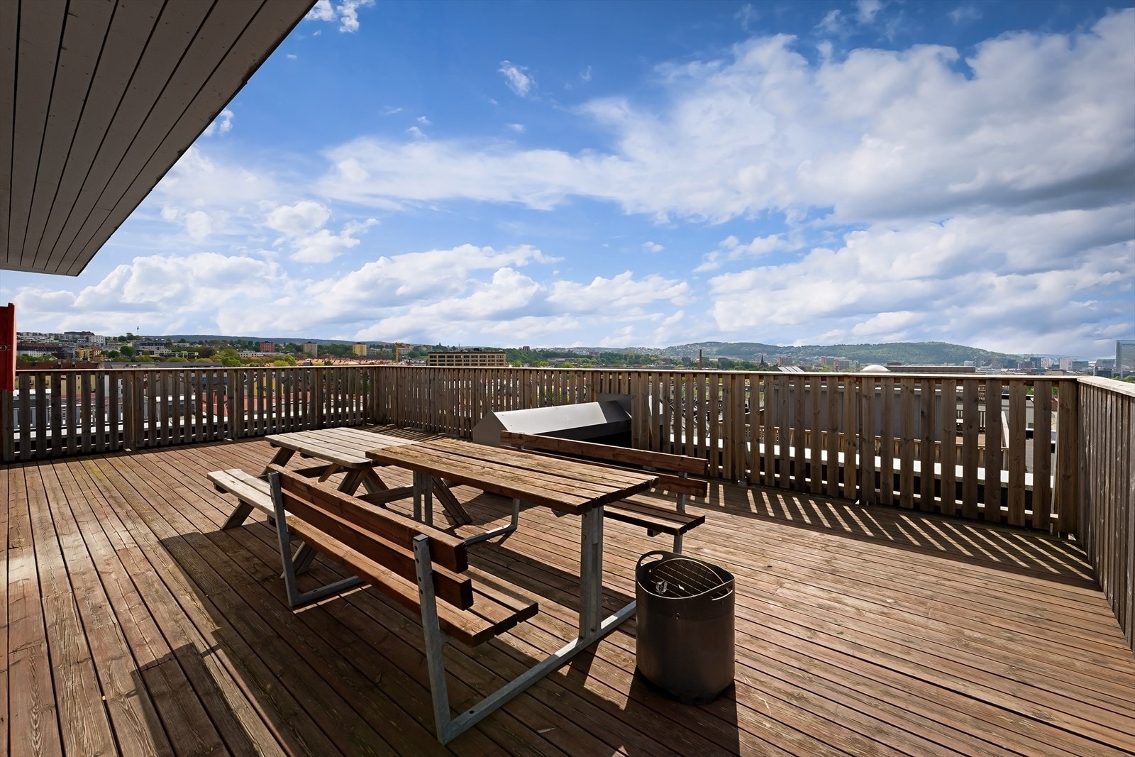 Sameiet har felles takterrasse med sol fra morgen til kveld og panoramautsikt. Galleribilde