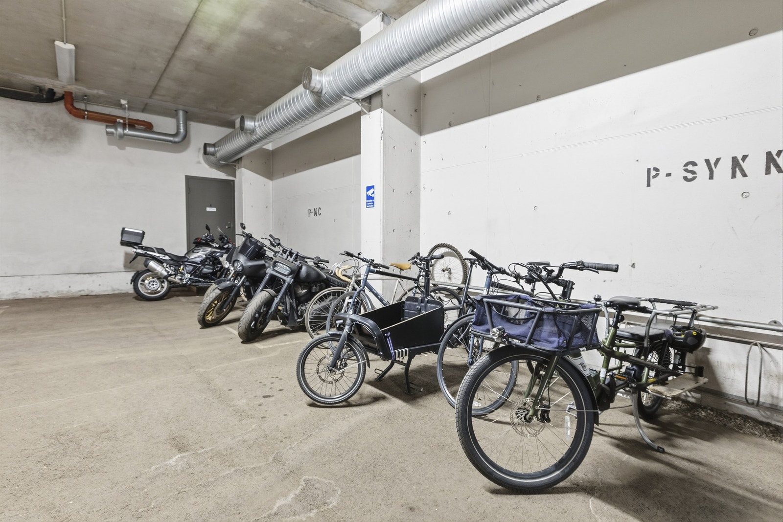 Felles sykkelparkering Galleribilde