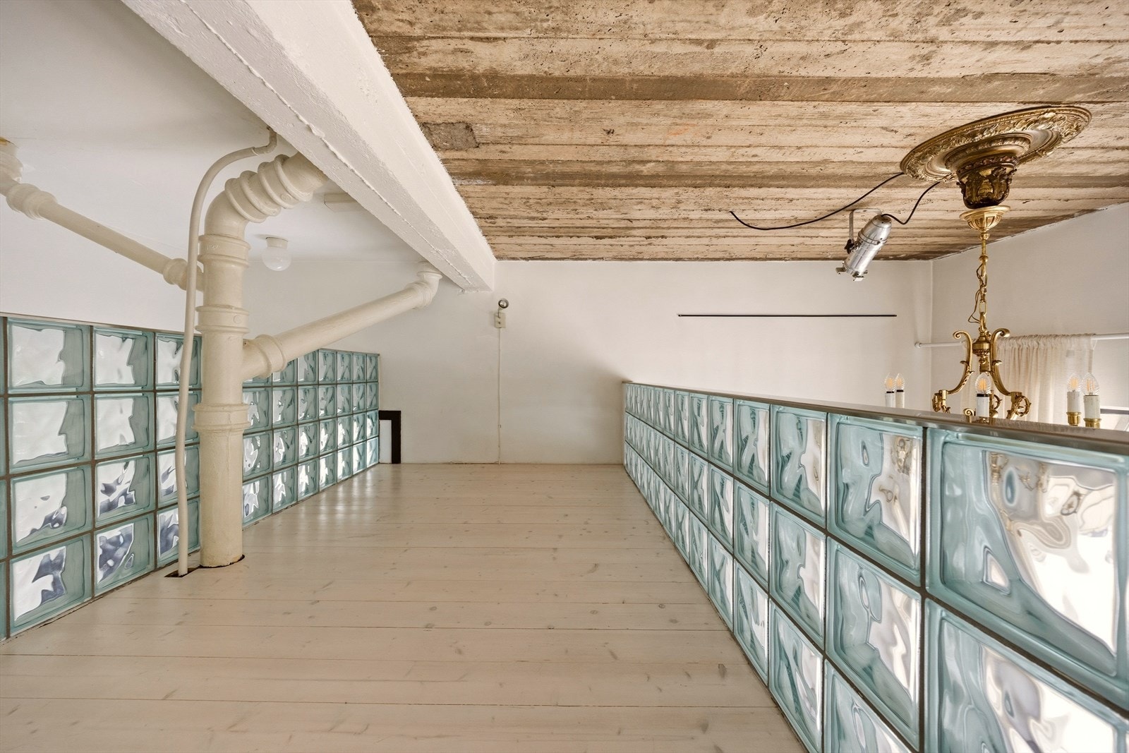 Stor og fin hems med gulvareal på 10 kvm flere innredningsmuligheter Galleribilde