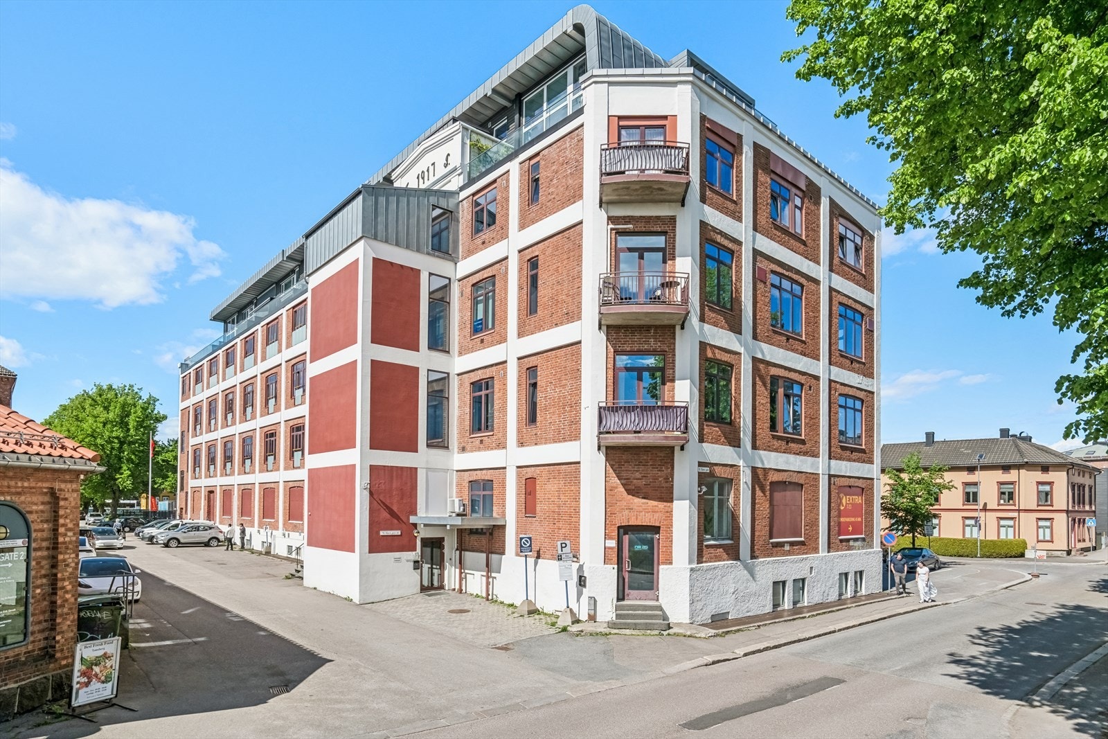 Her bor du i umiddelbar nærhet til alt byen vår har å by på av butikker, kultur, rekreasjon og offentlig transport. Galleribilde