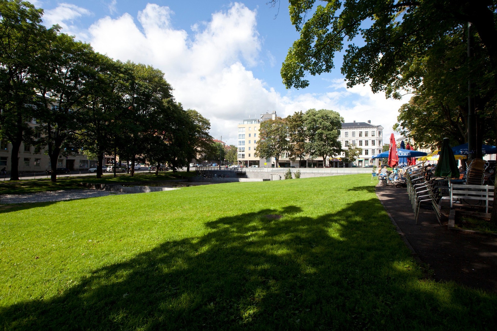 Beliggenheten gir nærhet til både Grünerløkka, St. Hanshaugen, Sagene og Alexander Kiellands plass, med et rikt utvalg av serveringssteder, kulturtilbud og butikker Galleribilde