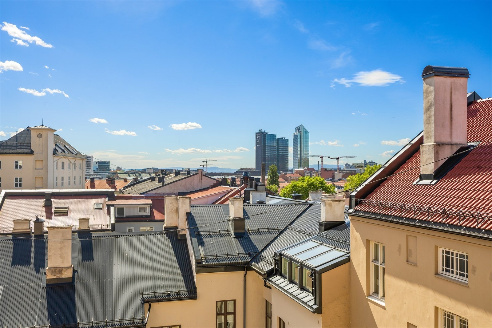 Fra balkongen kan du nyte en flott utsikt over byen. Galleribilde