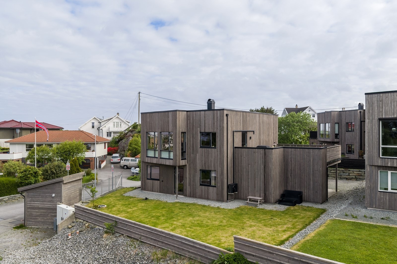 Det er også grønne plenarealer som inviterer til lek, rekreasjon og hyggelige uteopphold. Galleribilde