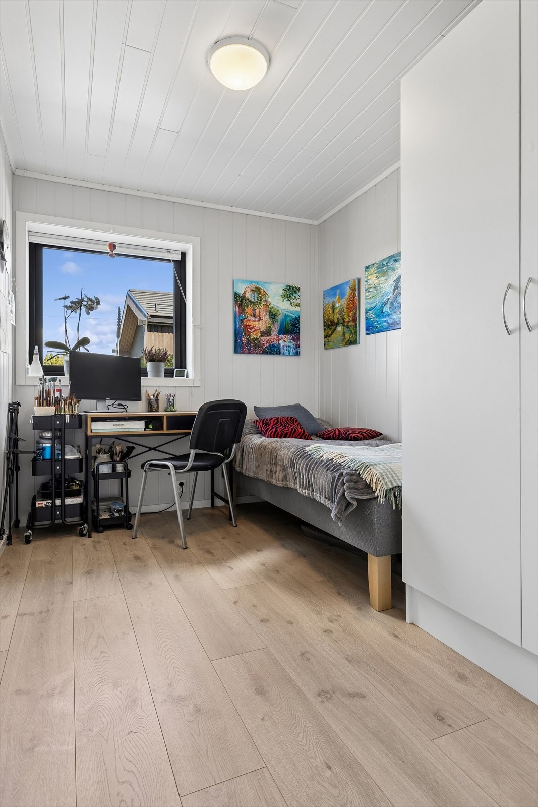 Det andre soverommet i utleiedelen, egnet som barnerom eller kontor. Galleribilde