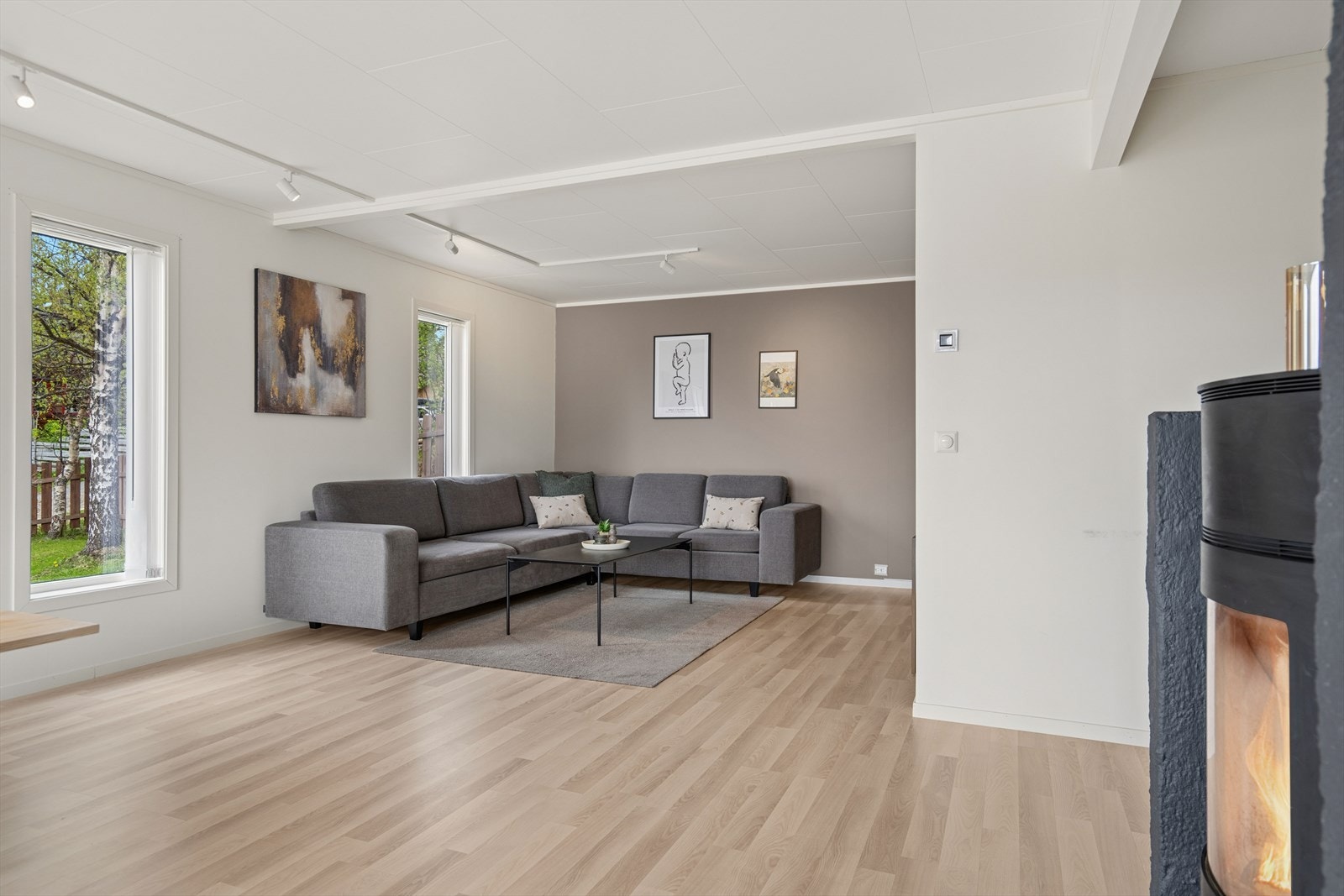 Boligen varmes opp med elektrisitet, vedfyring og en luft-til-luft varmepumpe. Galleribilde