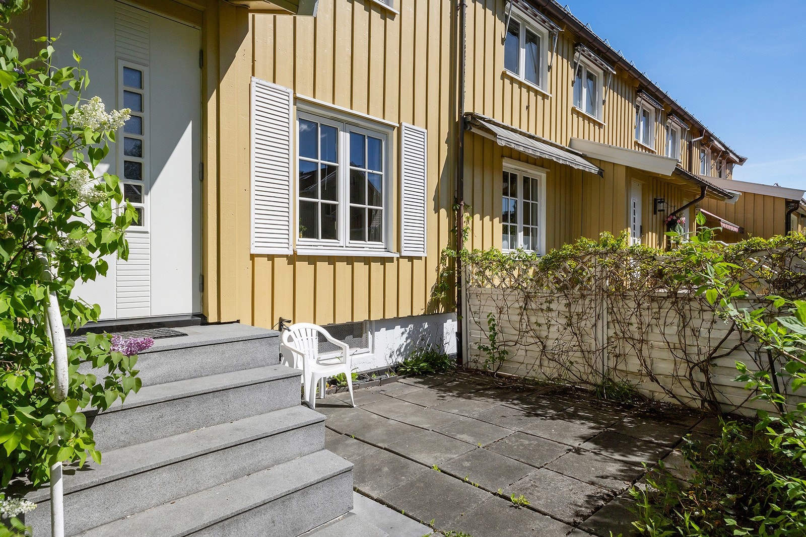 Inngangsparti med sittegruppe Galleribilde