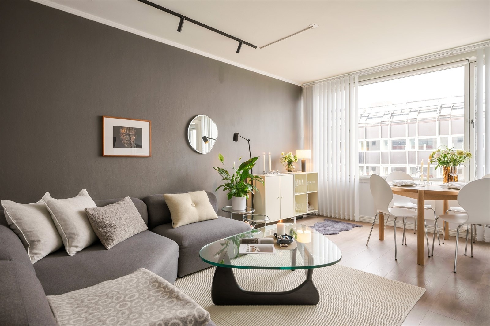 Aktiv Eiendomsmegling v/ Vebjørn Nybrott har gleden av å presentere Kongens gate 51 A - En moderne, lekker og urban 2-roms leilighet midt i hjertet av Trondheim sentrum. Foto: Vidar Alvik / Grattis Foto. Galleribilde