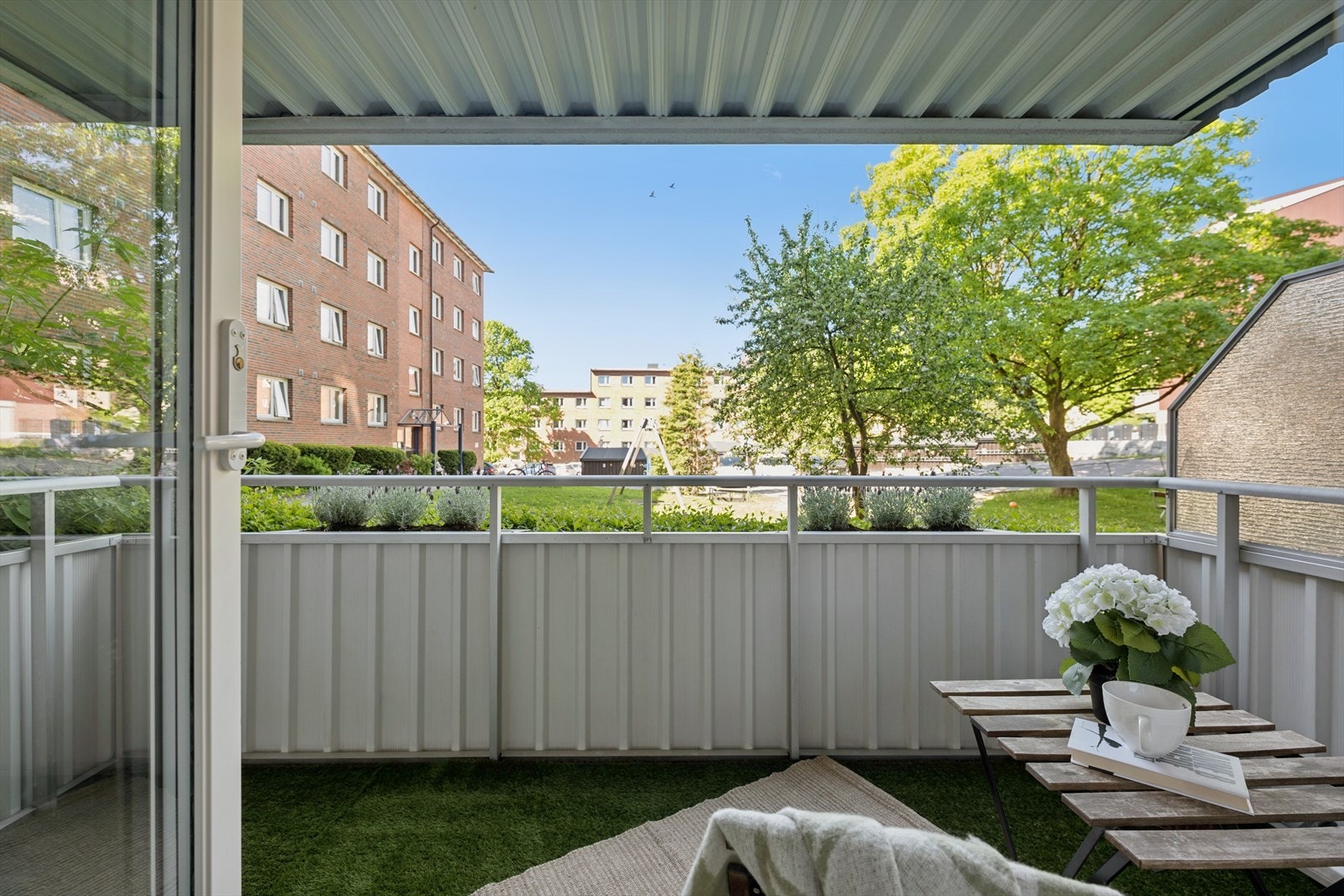 En sjarmerende 1-roms med alkove beliggende tilbaketrukket og sentralt på Disen. Galleribilde