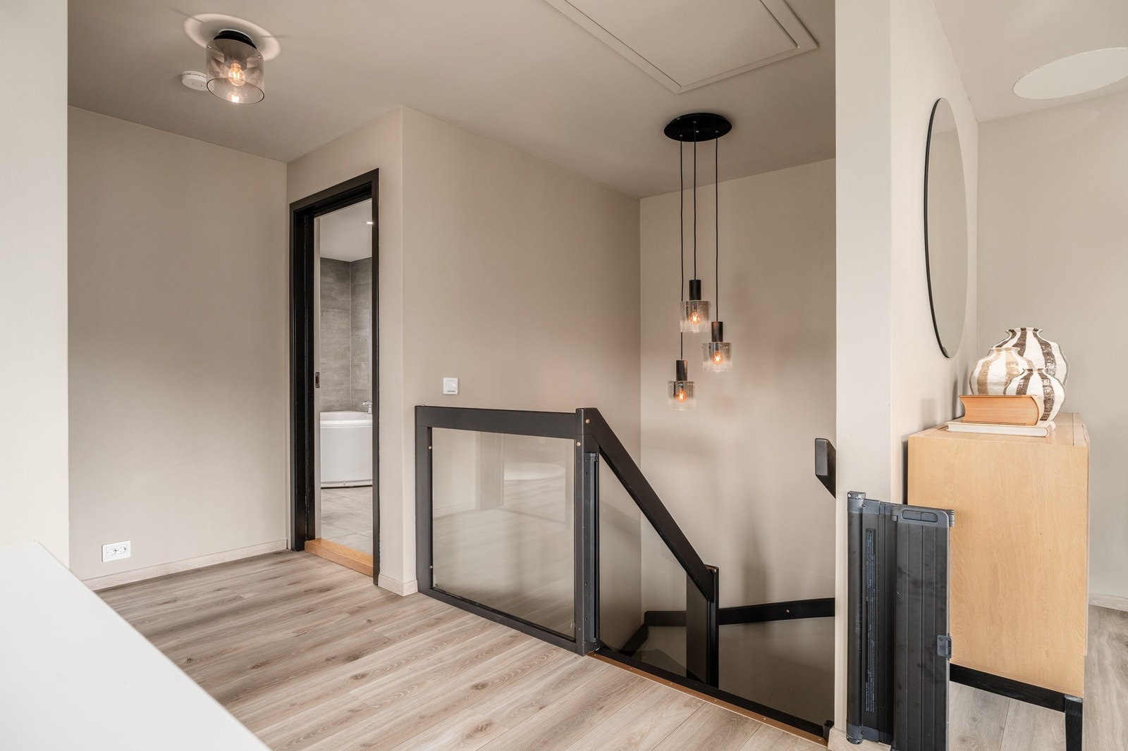 Boligen har kryploft og kan benyttes som en ekstra lagringssone. Galleribilde