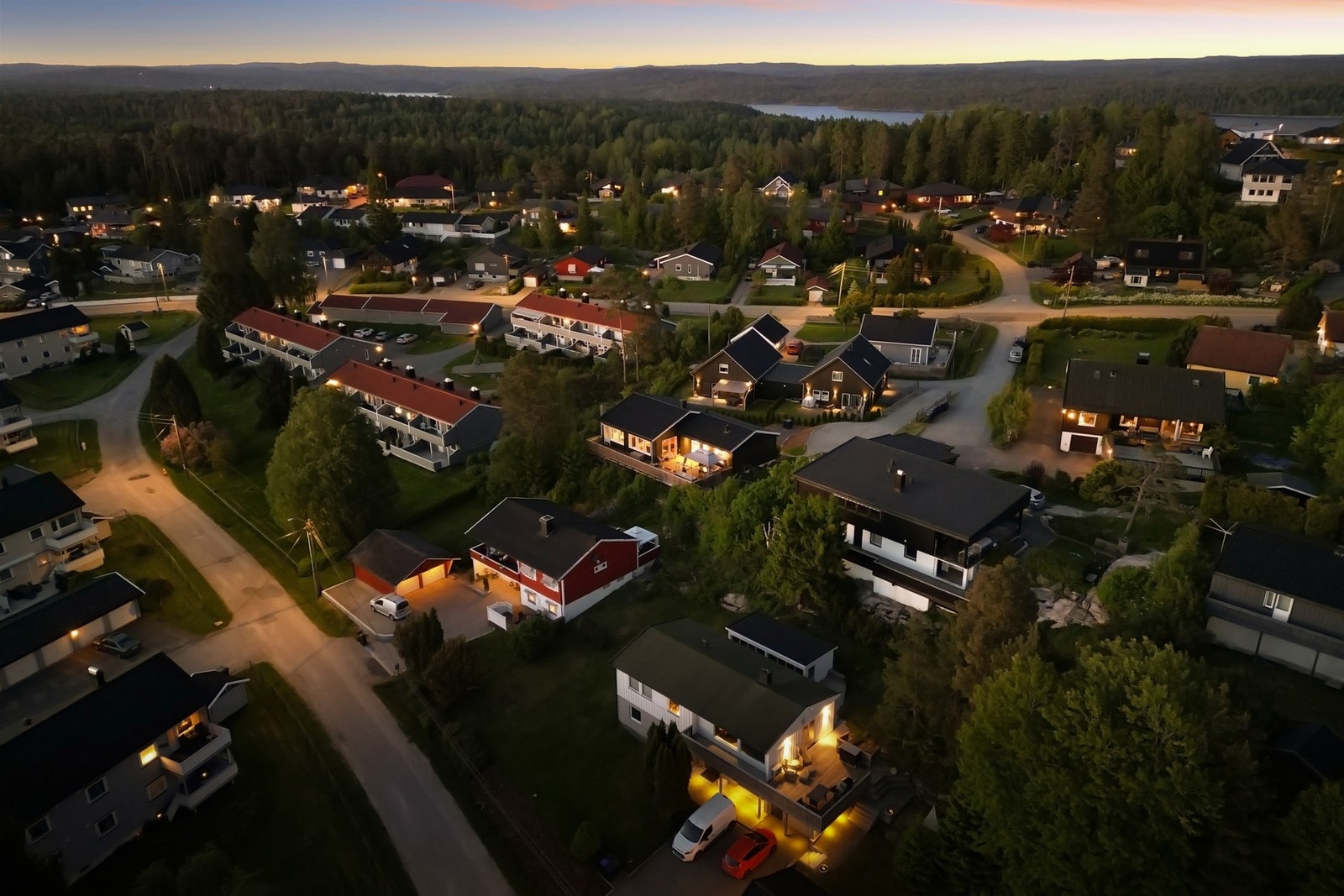 Det er gangavstand til flott turterreng til blant annet Hevingen, Isesjø med Isesjøstien og Bodalstranda. Galleribilde