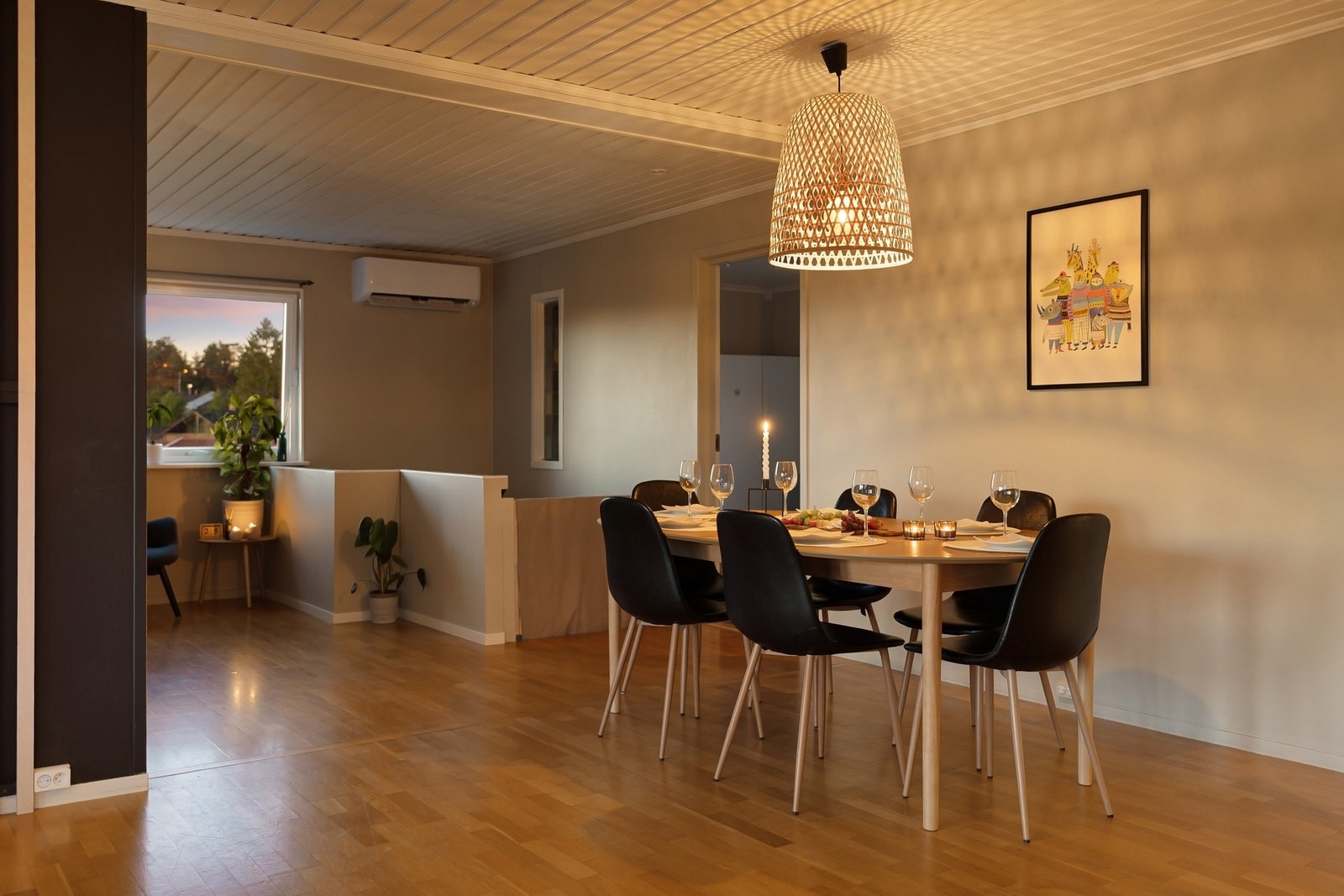 God plass til spisestue. Galleribilde