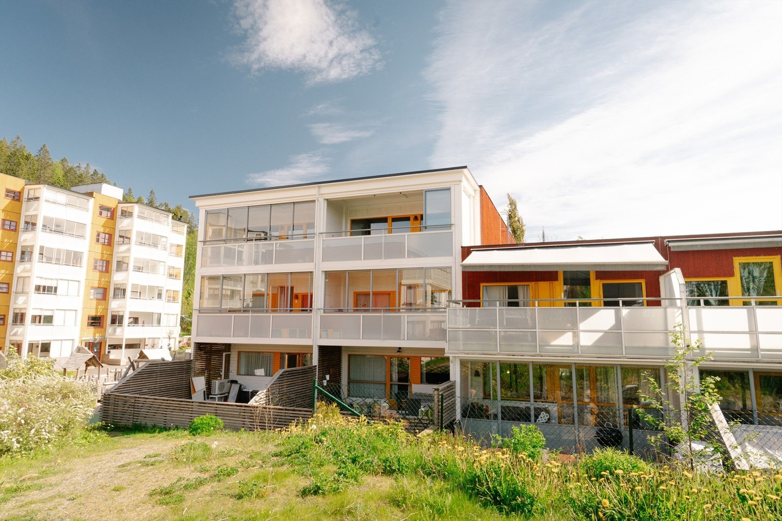 Borettslaget byr på grønne og skjermede omgivelser. Galleribilde