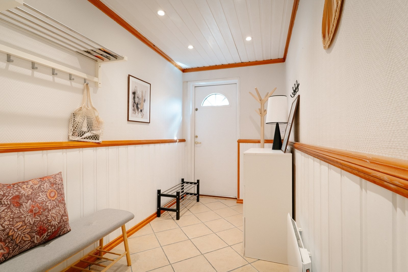 Du ønskes velkommen inn i en romslig entré. Galleribilde