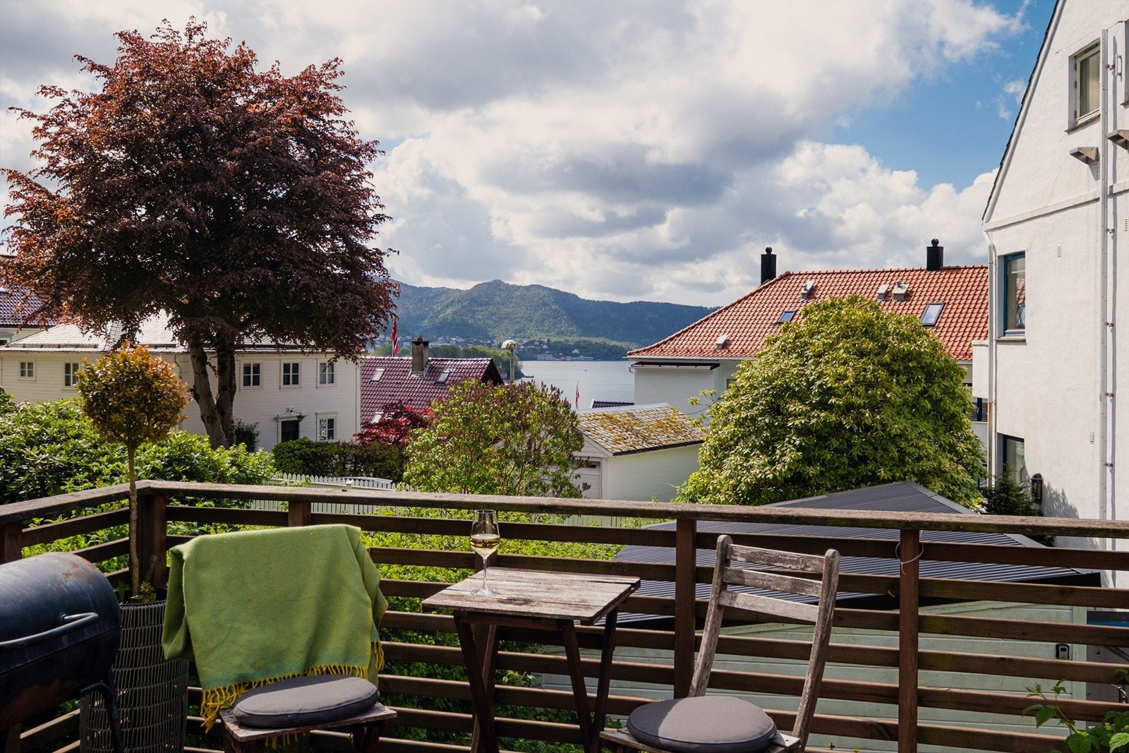 Koselig felles terrasse med utsikt over mot Laksevåg Galleribilde