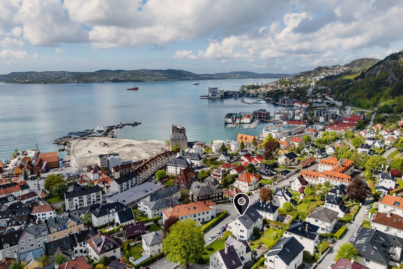 På den planerte tomten, "Kristianholm" skal det bygges cirka 400 leiligheter og dette vil bli et nytt nabolag med kaipromenade, spisesteder og badeplasser. Galleribilde
