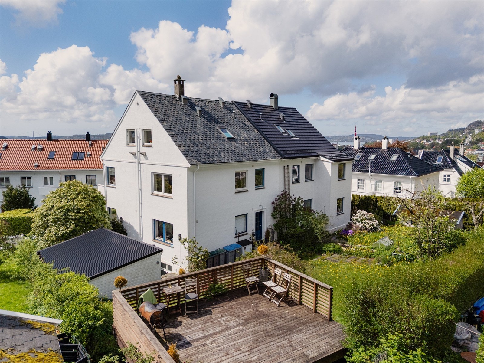 Her kan du nyte solen fra tidlig morgen til ca 21 sommerstid Galleribilde
