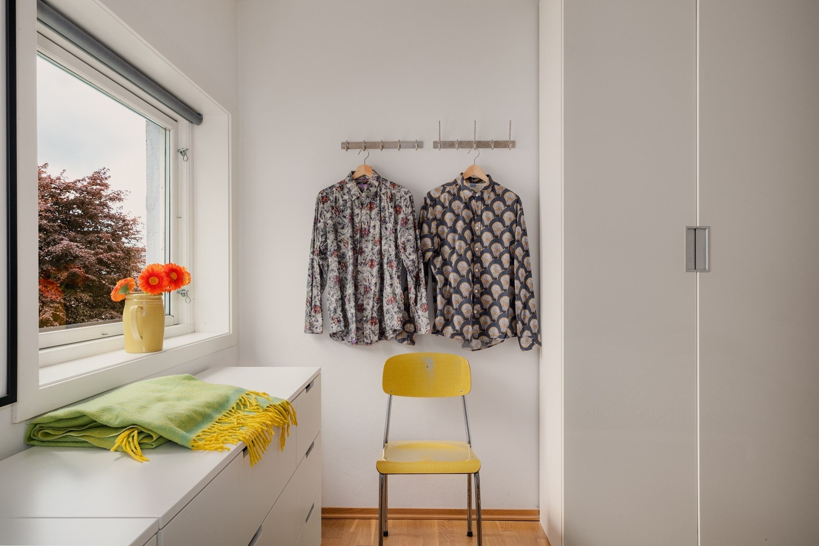 Rommet har også plass til garderobeskap. Galleribilde